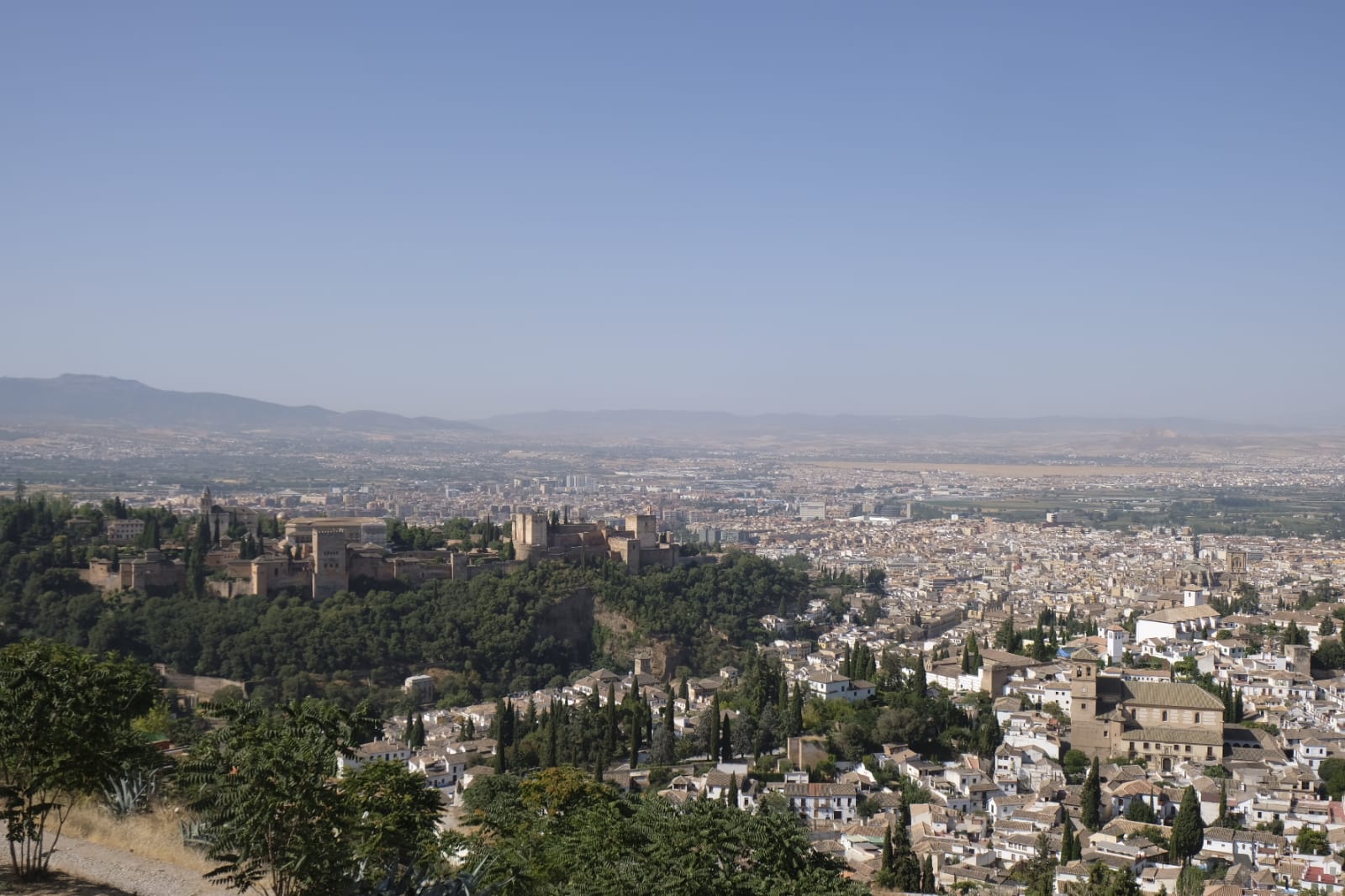 El aire de baja calidad es cada vez más habitual en Granada.