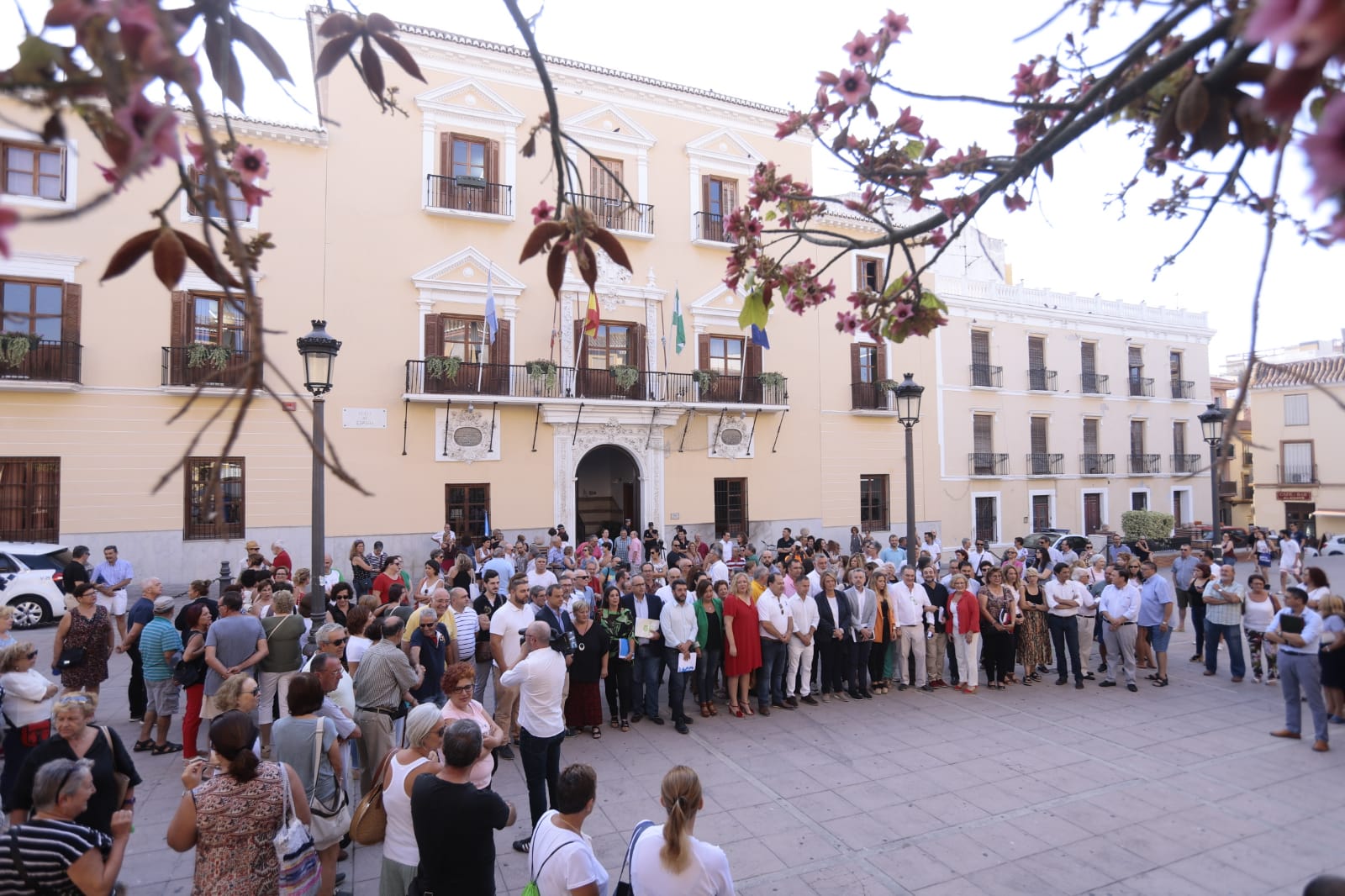 Fotos: Motrileños y visitantes se plantan contra la prohibición de aparcar en la arena