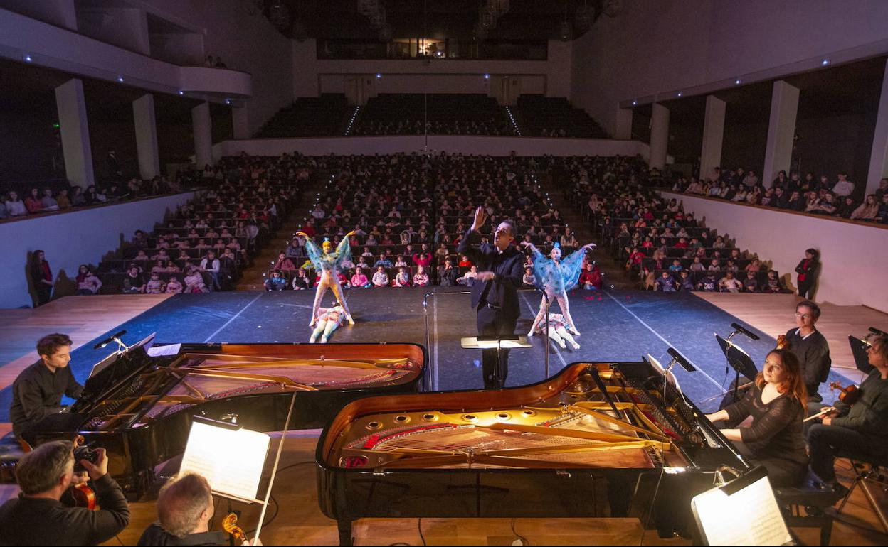 Escolares en la representación de 'El Carnaval de los Animales' uno de los conciertos didácticos de la OCG