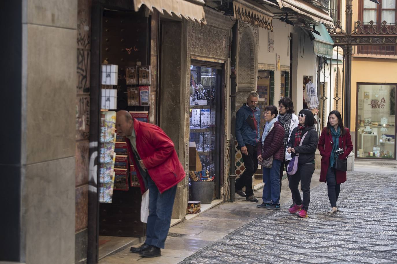 Tras la entrada en vigor de la ordenanza y unos cuantos meses después se respetó, pero la 'picaresca' de los comerciantes ha hecho que se recupere poco a poco la imagen anterior