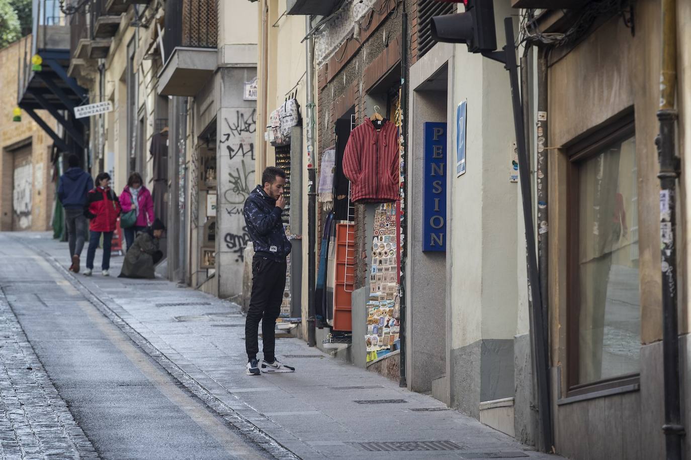 Tras la entrada en vigor de la ordenanza y unos cuantos meses después se respetó, pero la 'picaresca' de los comerciantes ha hecho que se recupere poco a poco la imagen anterior