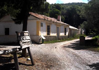 Imagen secundaria 1 - La sierra de Lújar retiene las nubes que entran desde el mar | Cortijo Alcántara | la costa tropical oriental desde el Conjuro 