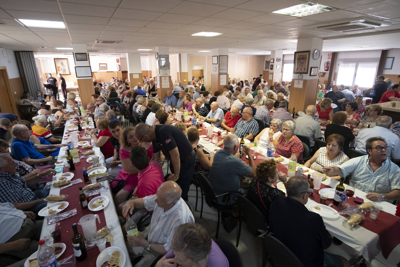 Albolote celebra su tradicional comida de homenaje a los mayores