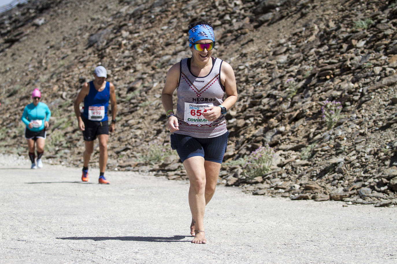Cerca de un millar de corredores han participado hoy en una prueba que ha estado marcada por el fuerte viento en cotas altas. Juan Fernández se ha sacado la espina de 2018, cuando fue segundo, mientras que la hispano ecuatoriana Janine Lima se ha llevado su tercera victoria en el Veleta