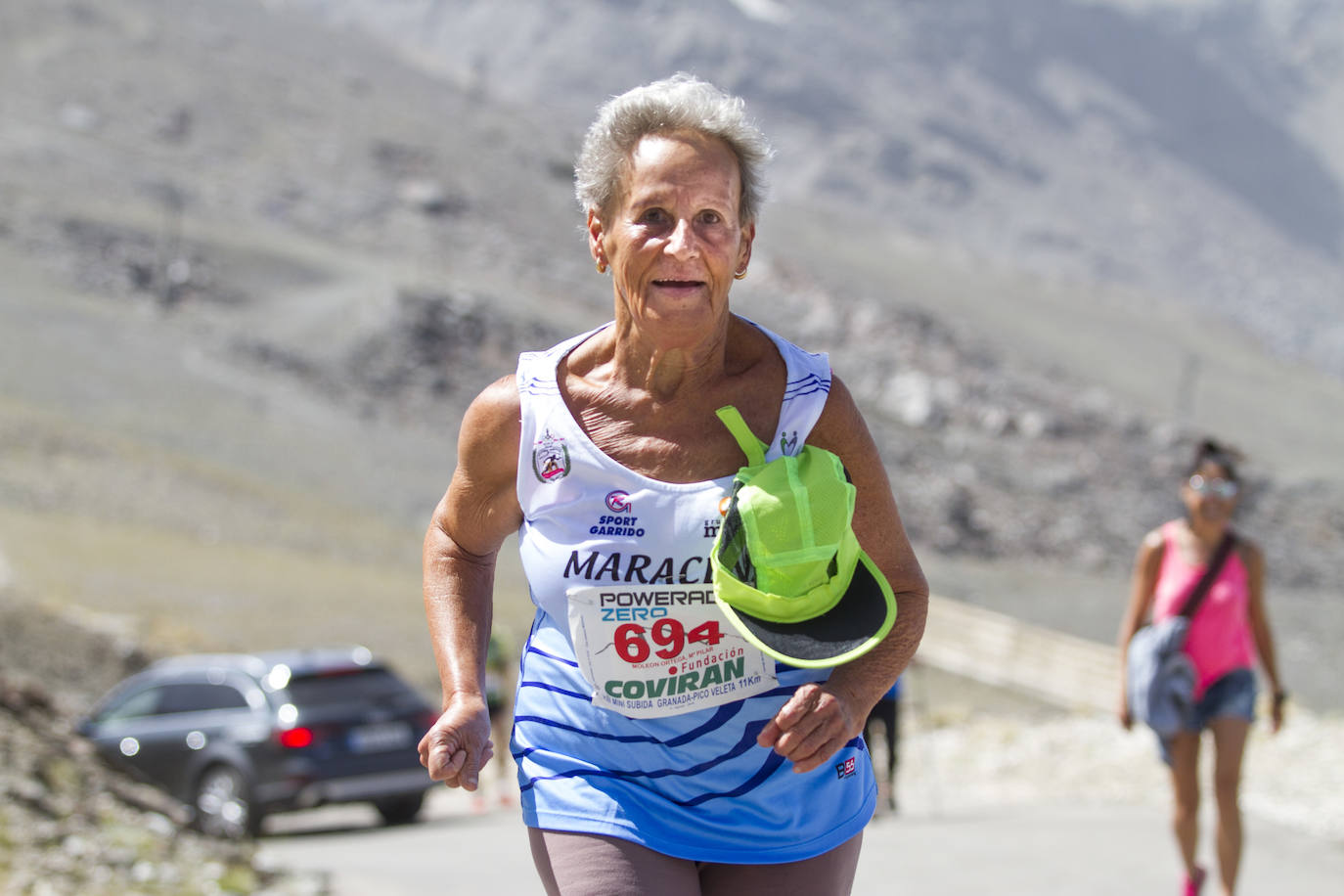 Cerca de un millar de corredores han participado hoy en una prueba que ha estado marcada por el fuerte viento en cotas altas. Juan Fernández se ha sacado la espina de 2018, cuando fue segundo, mientras que la hispano ecuatoriana Janine Lima se ha llevado su tercera victoria en el Veleta