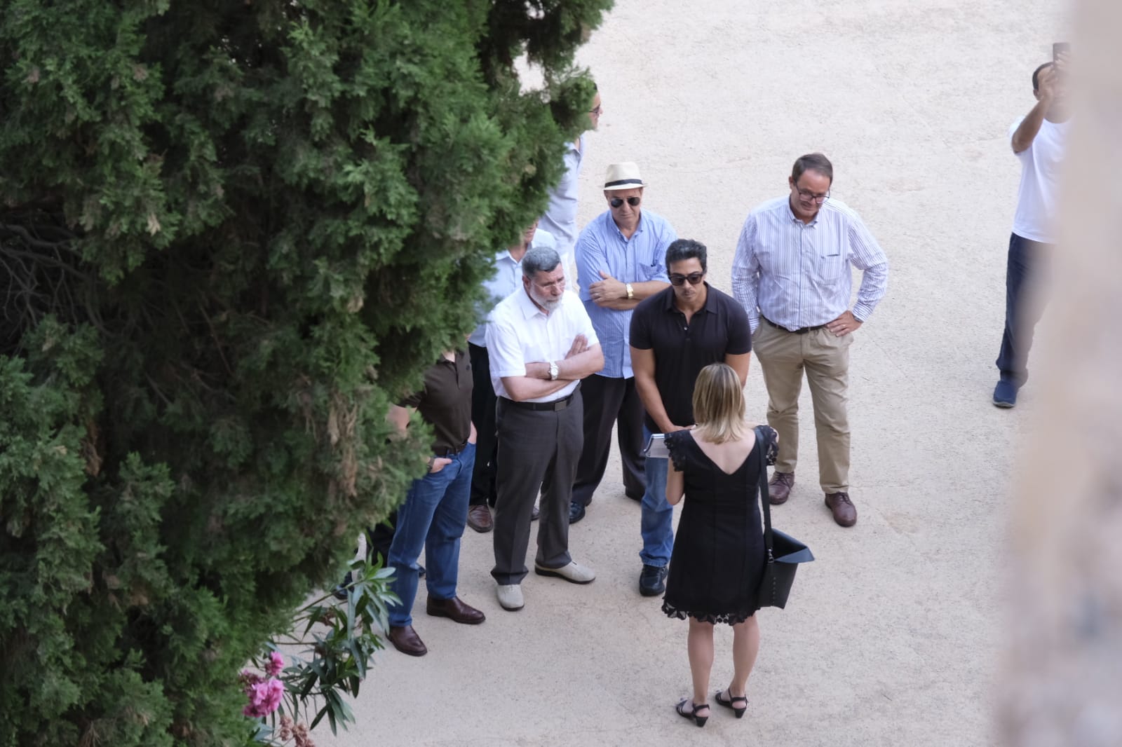 Mansour bin Zayed Al-Nahyan ha pasado por el Parador de Granada antes de realizar su visita guiada por el monumento nazarí