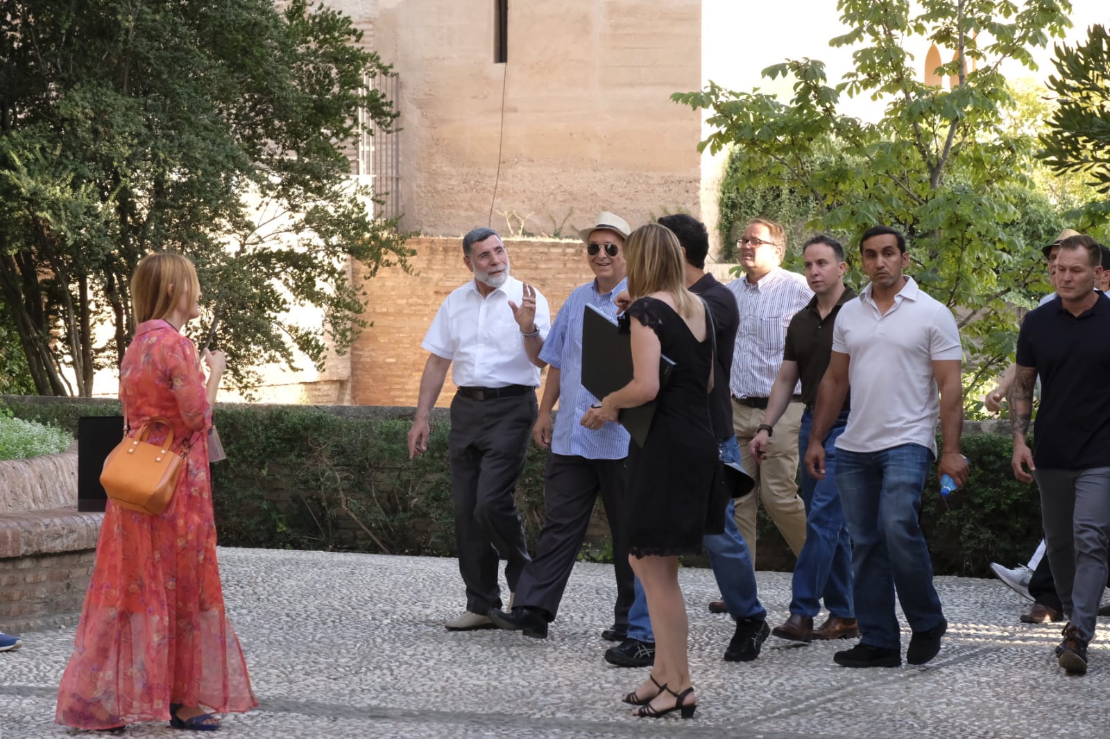 Mansour bin Zayed Al-Nahyan ha pasado por el Parador de Granada antes de realizar su visita guiada por el monumento nazarí