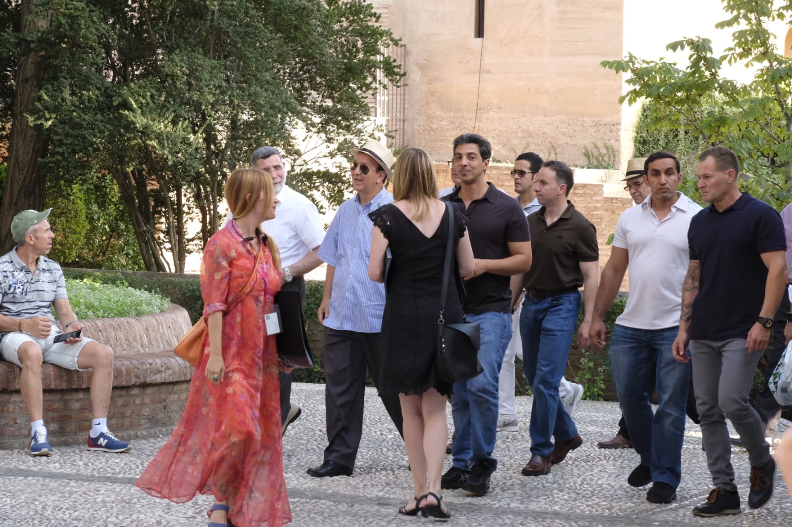 Mansour bin Zayed Al-Nahyan ha pasado por el Parador de Granada antes de realizar su visita guiada por el monumento nazarí