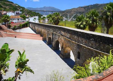 Imagen secundaria 1 - Acueducto en el centro de Almuñécar | Tramo en la barraida de Torrecuevas y termas romanas en el centro de la ciudad alimentadas con el agua del acueducto 