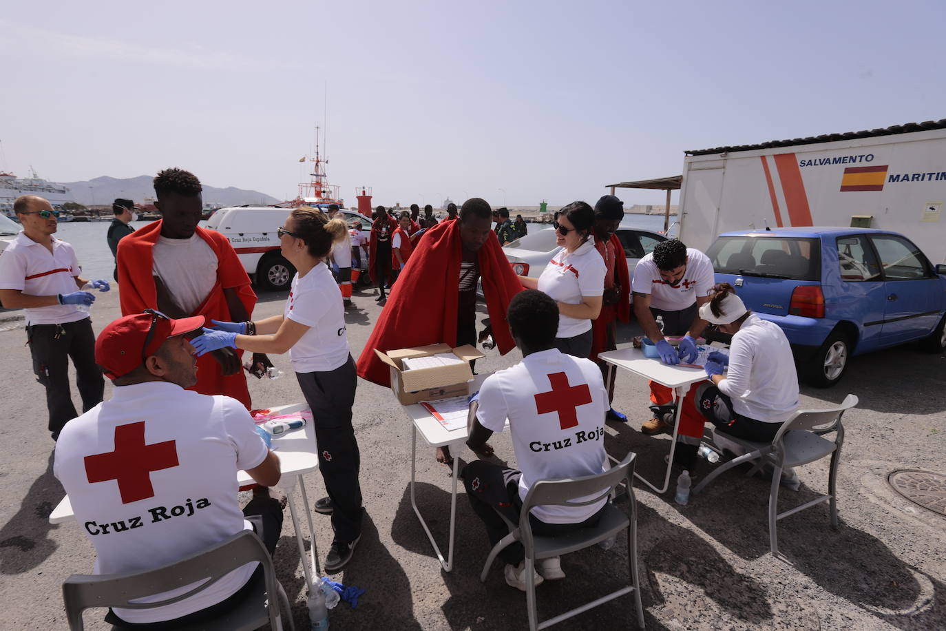 Es la segunda patera que llega a Motril en dos días. El lunes la Guardamar Caliope rescató a otras sesenta personas.