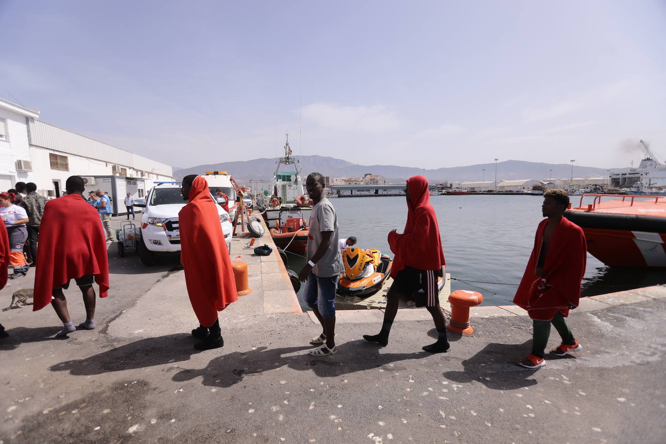 Es la segunda patera que llega a Motril en dos días. El lunes la Guardamar Caliope rescató a otras sesenta personas.