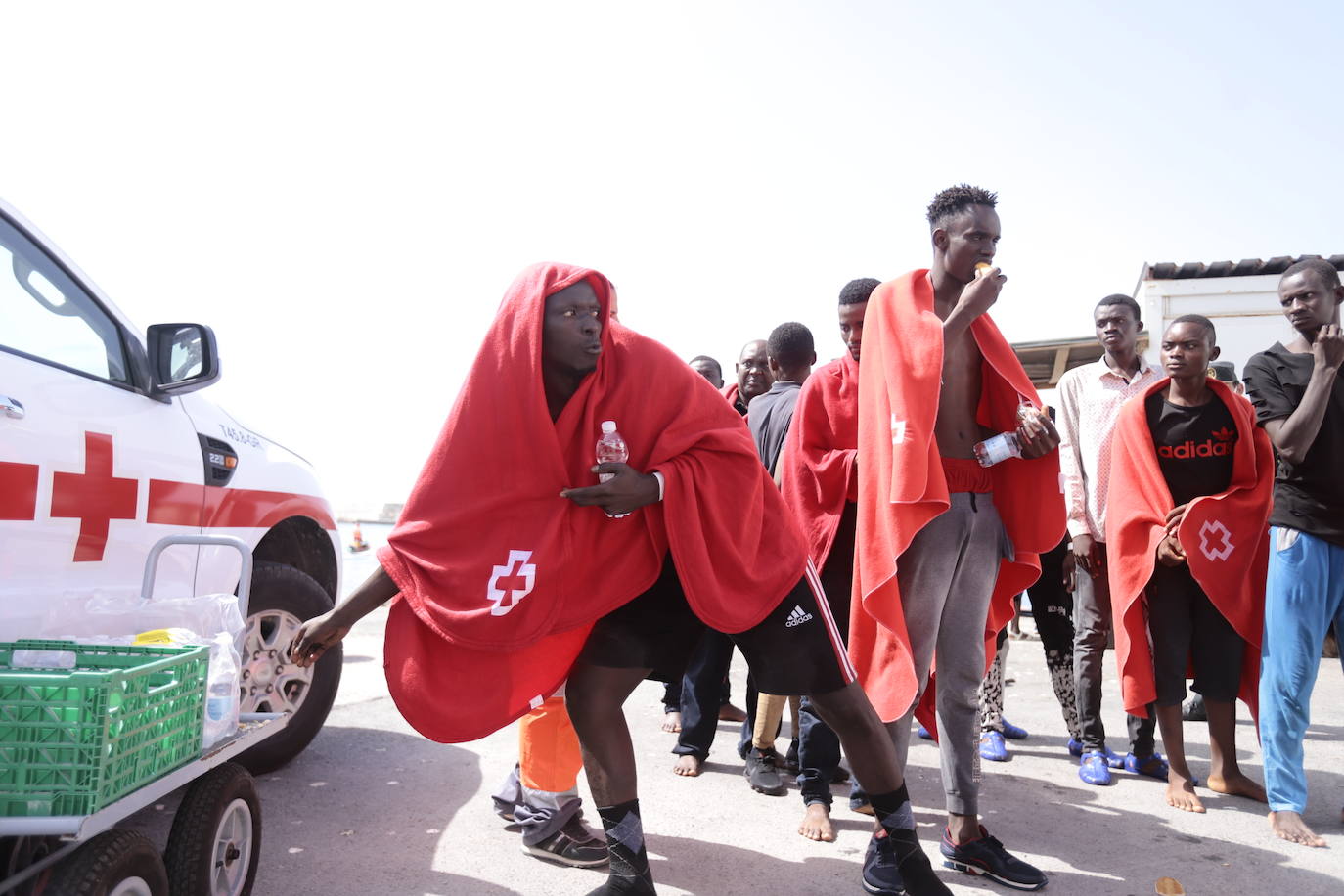 Es la segunda patera que llega a Motril en dos días. El lunes la Guardamar Caliope rescató a otras sesenta personas.