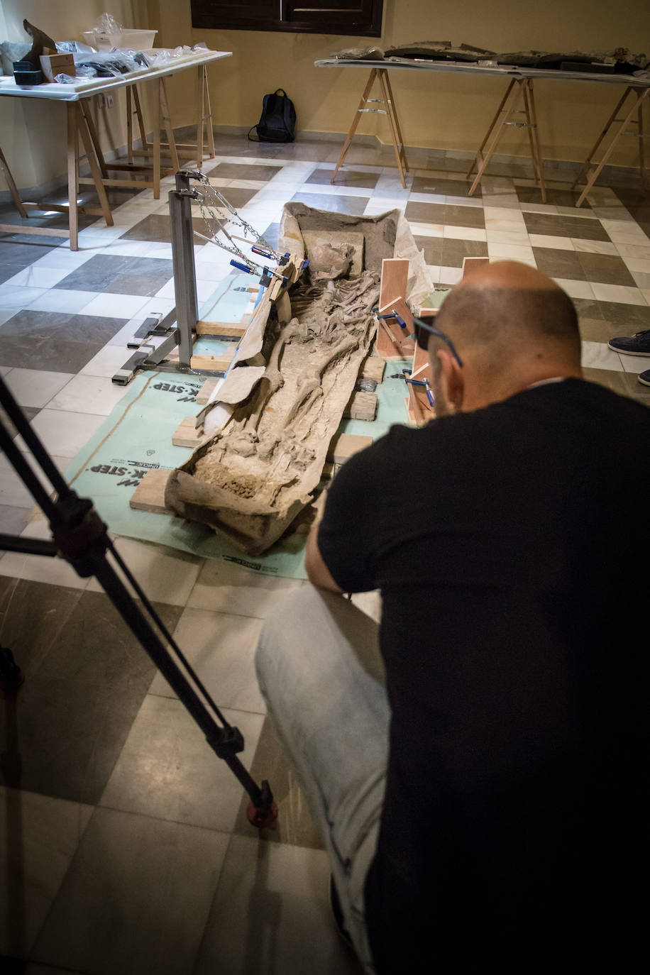 Fotos: Descubrimos el contenido del sarcófago de Granada: el romano que había dentro