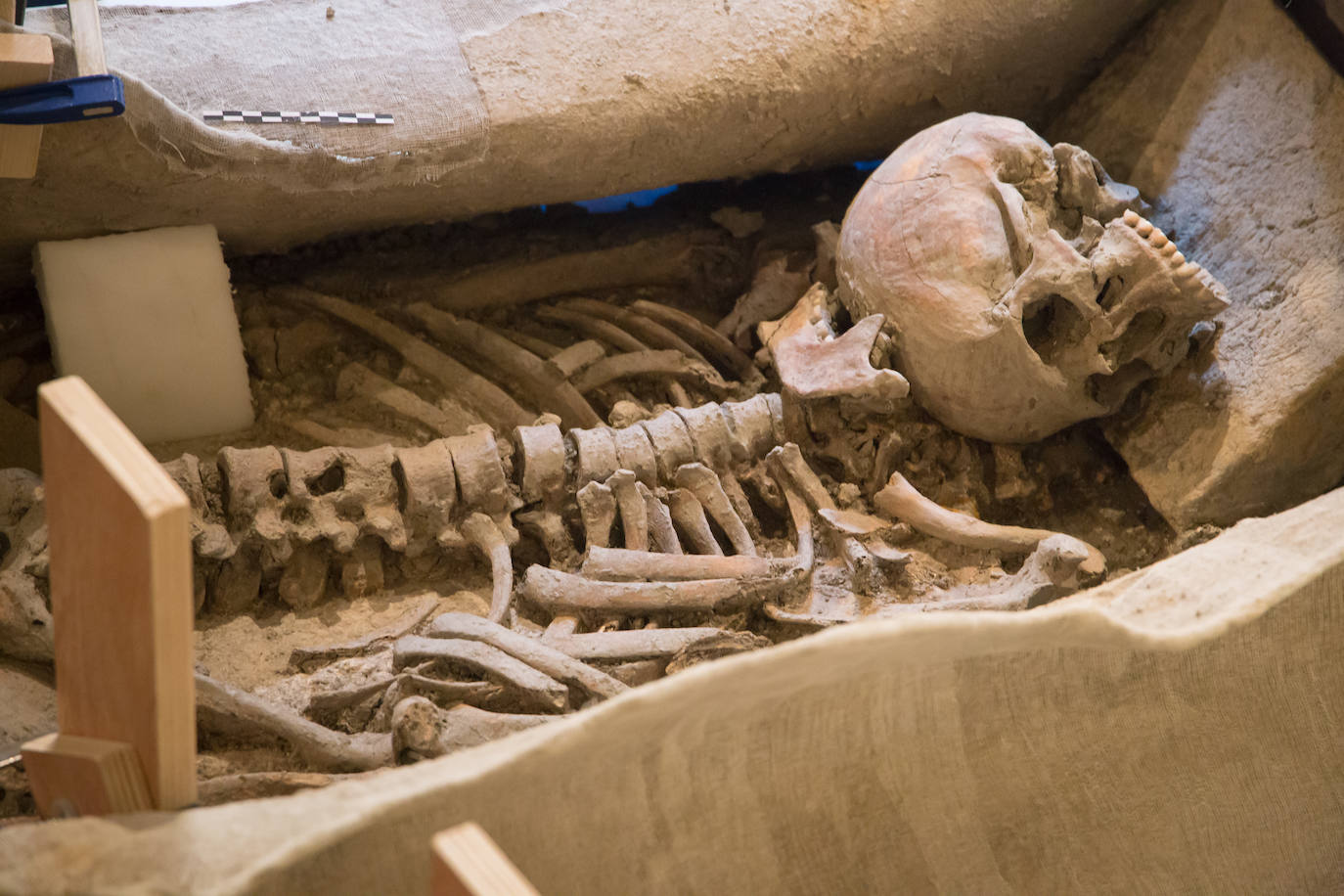 Fotos: Descubrimos el contenido del sarcófago de Granada: el romano que había dentro