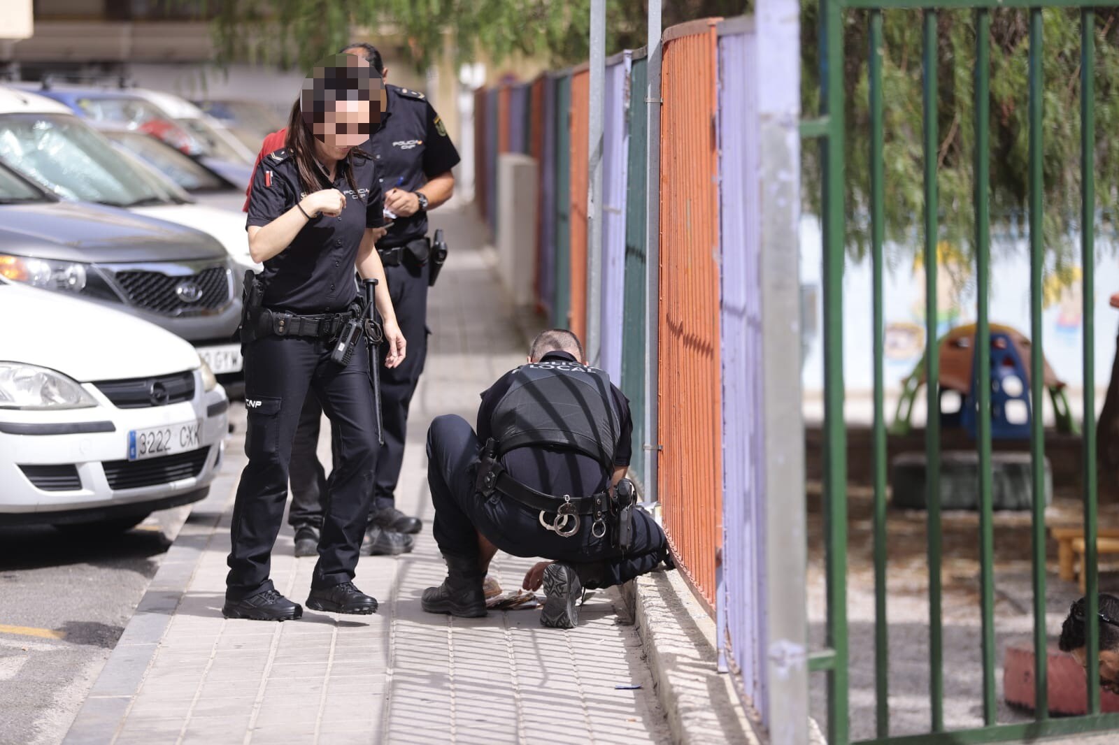 Los vecinos actuaron rápidamente y llamaron a la Policía Nacional. Los agentes captaron a las jóvenes minutos después en la calle Río Guadiana.