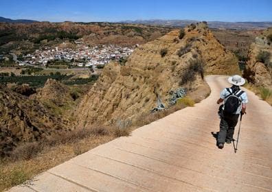 Imagen secundaria 1 - Mirador del Fin del Mundo, acceso desde Beas de Guadix; al mirador en familia 