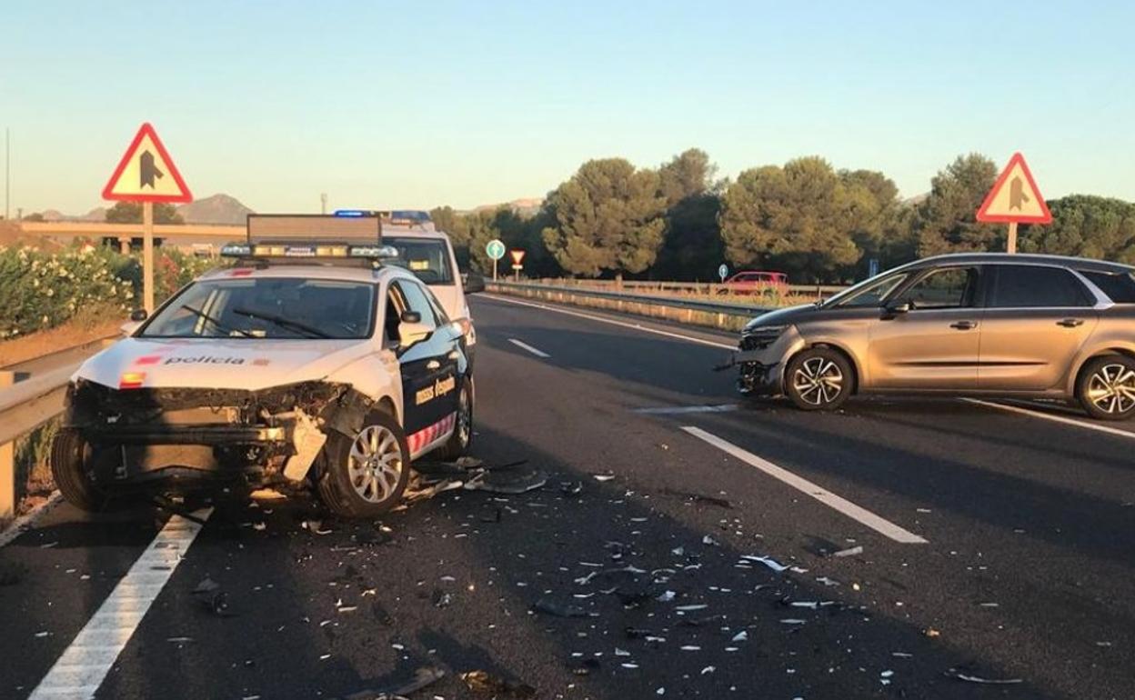 Así quedó la carretera tras el impacto.