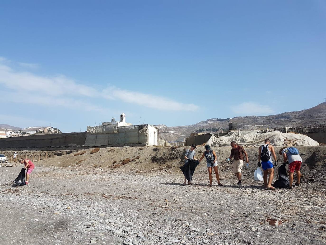 La batida de limpieza ha tenido lugar en siete muniicpios. Los voluntarios han recogido cerca de cuatro toneladas de residuos