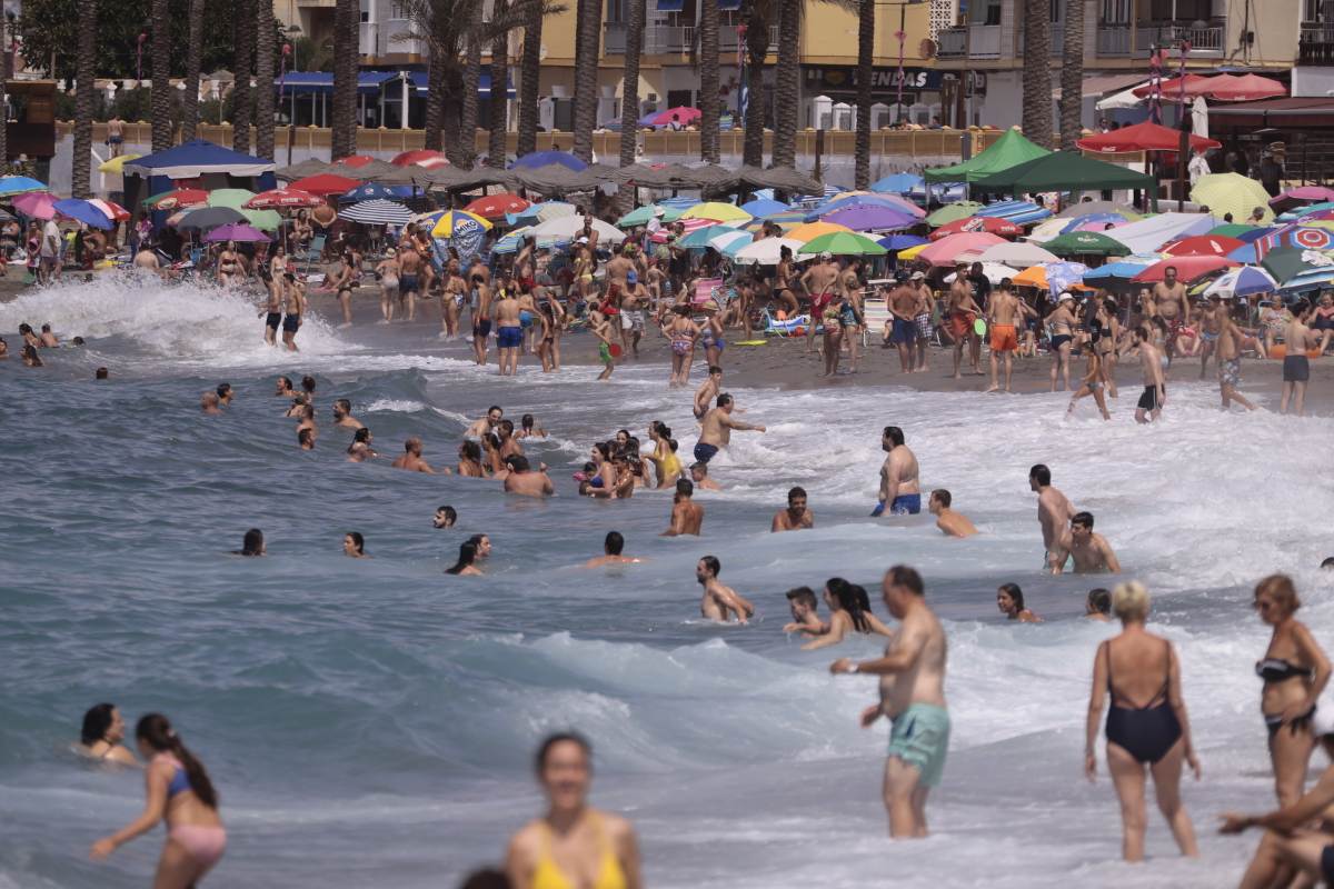 Fotos: Domingo de playa por todo lo alto en la Costa granadina