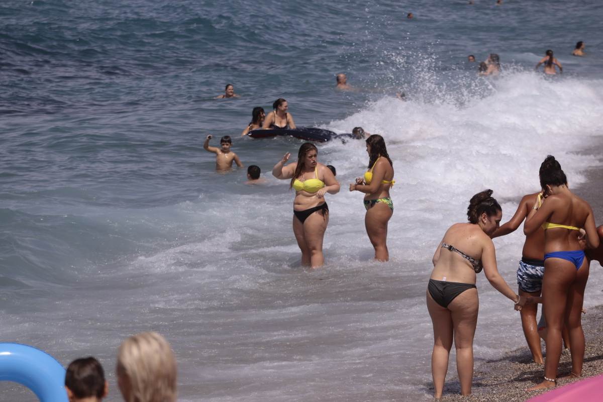 Fotos: Domingo de playa por todo lo alto en la Costa granadina
