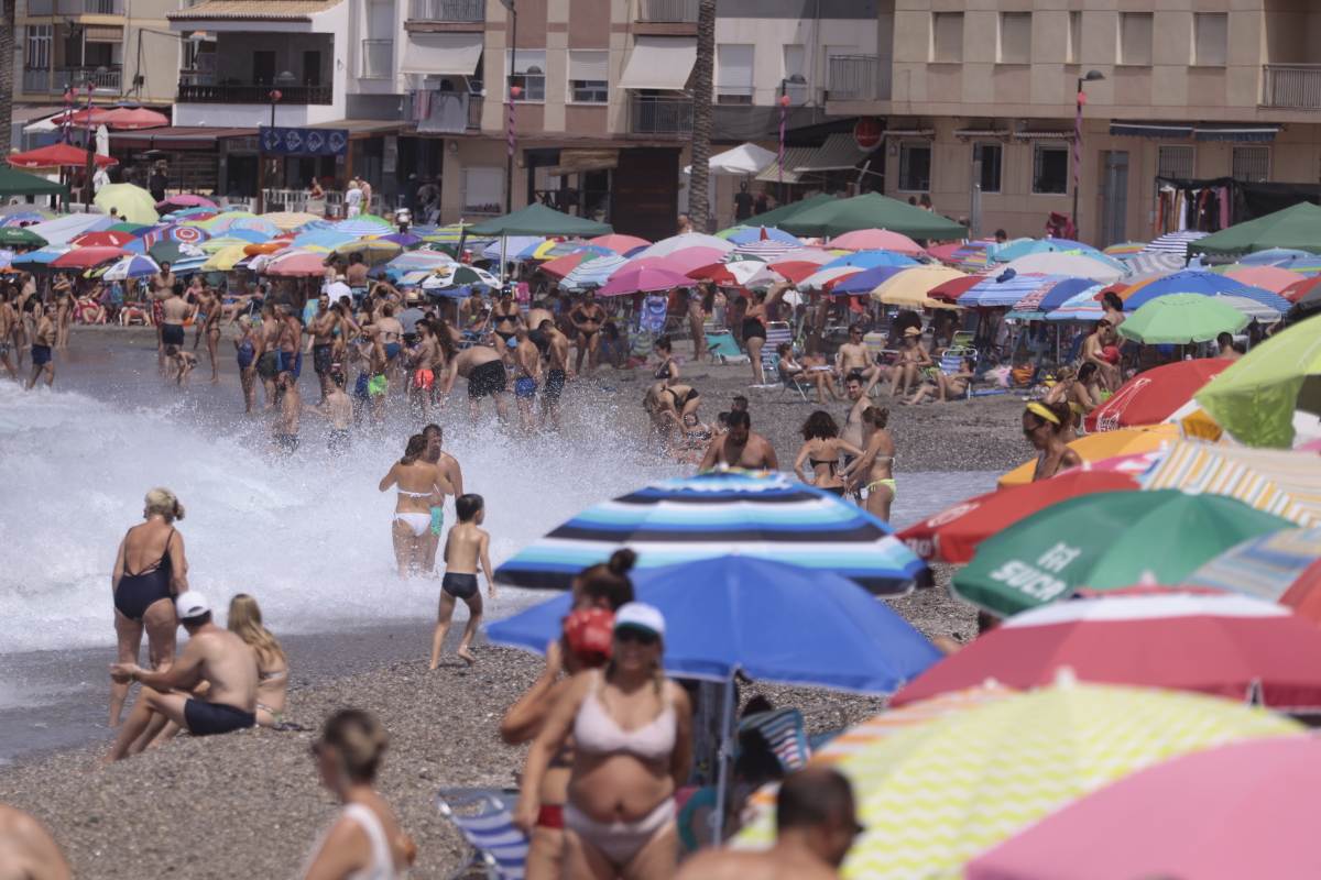 Fotos: Domingo de playa por todo lo alto en la Costa granadina