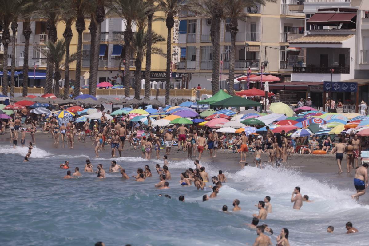 Fotos: Domingo de playa por todo lo alto en la Costa granadina