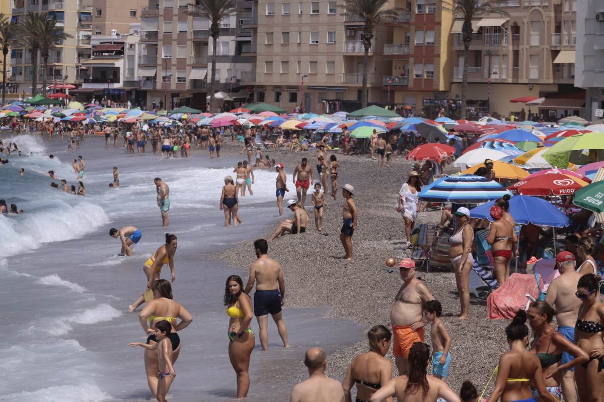 Fotos: Domingo de playa por todo lo alto en la Costa granadina
