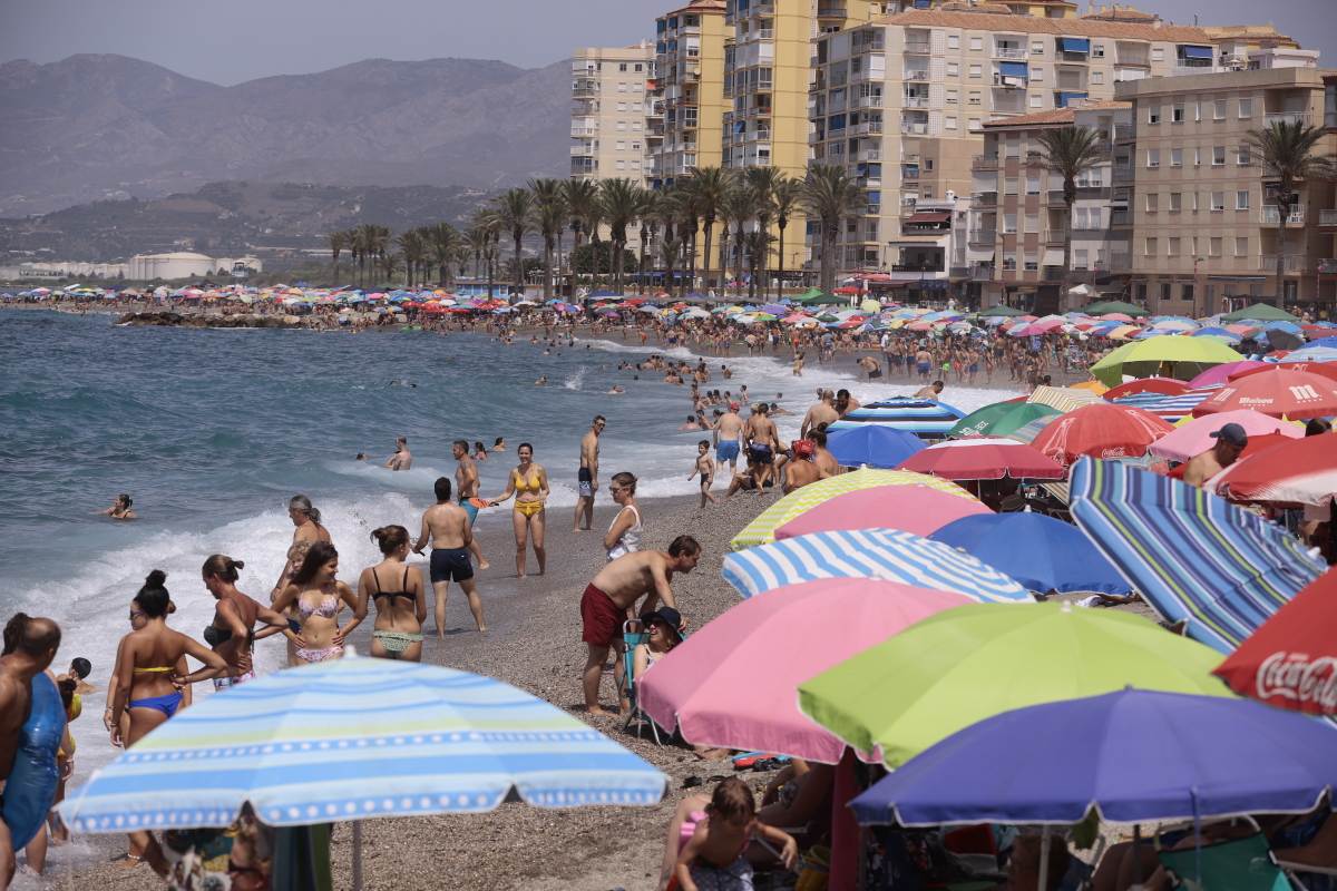 Fotos: Domingo de playa por todo lo alto en la Costa granadina