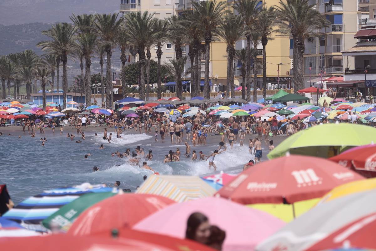 Fotos: Domingo de playa por todo lo alto en la Costa granadina