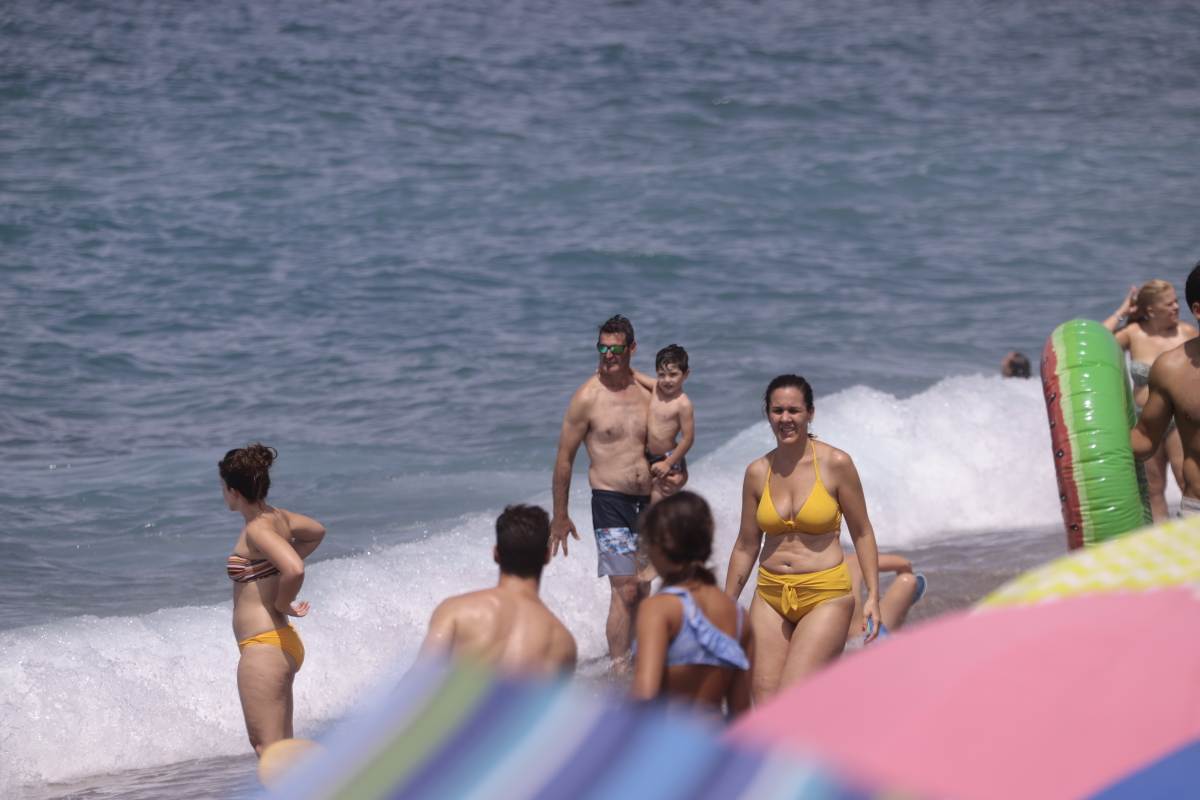 Fotos: Domingo de playa por todo lo alto en la Costa granadina