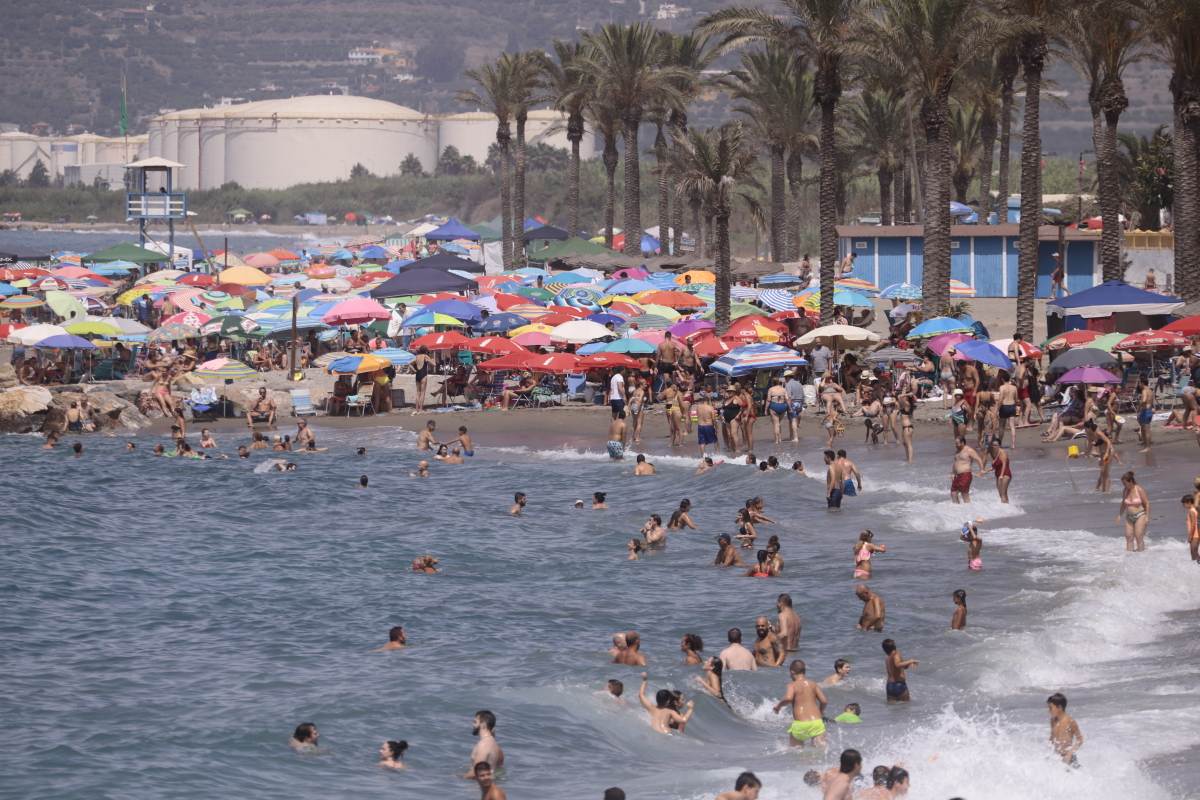 Fotos: Domingo de playa por todo lo alto en la Costa granadina