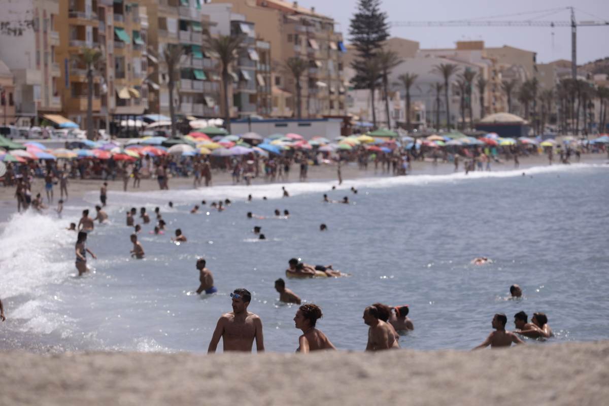 Fotos: Domingo de playa por todo lo alto en la Costa granadina