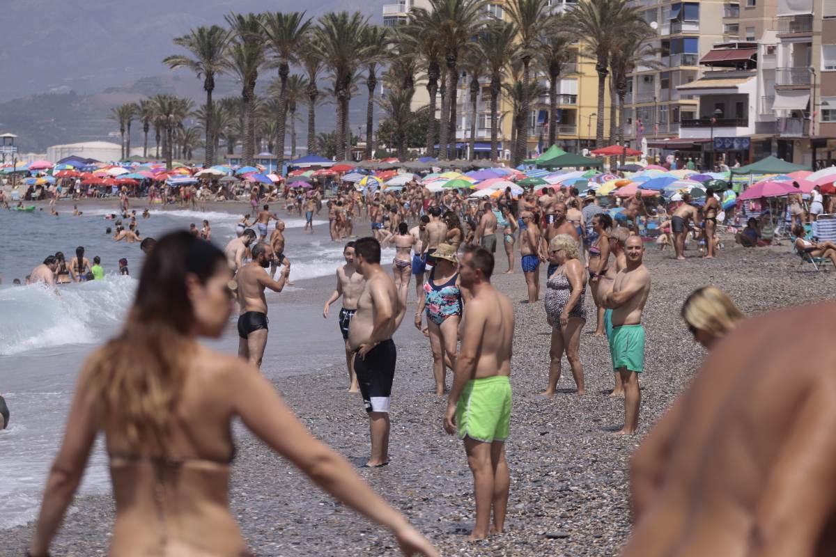 Fotos: Domingo de playa por todo lo alto en la Costa granadina