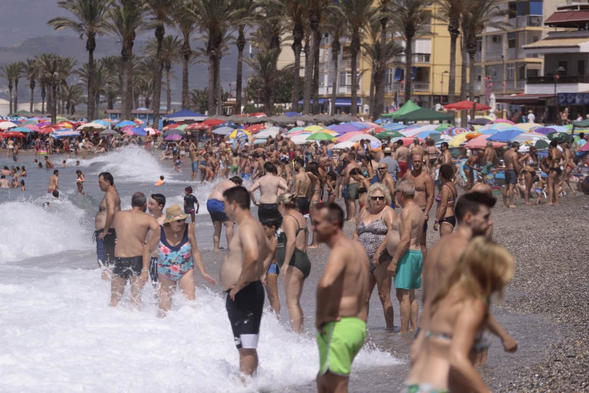 Fotos: Domingo de playa por todo lo alto en la Costa granadina