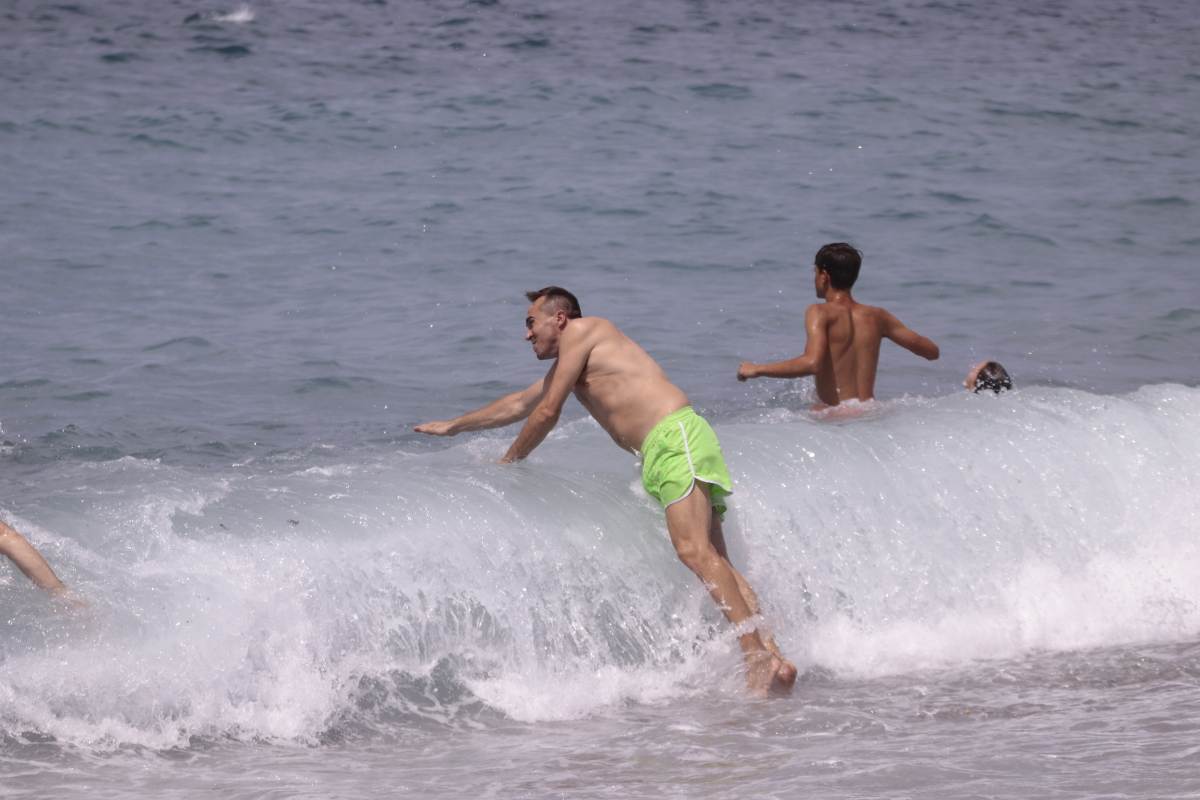 Fotos: Domingo de playa por todo lo alto en la Costa granadina