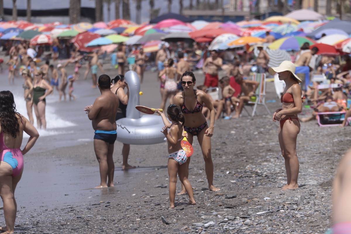 Fotos: Domingo de playa por todo lo alto en la Costa granadina