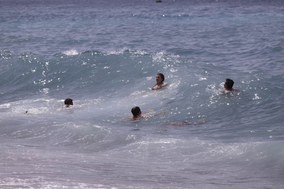 Fotos: Domingo de playa por todo lo alto en la Costa granadina