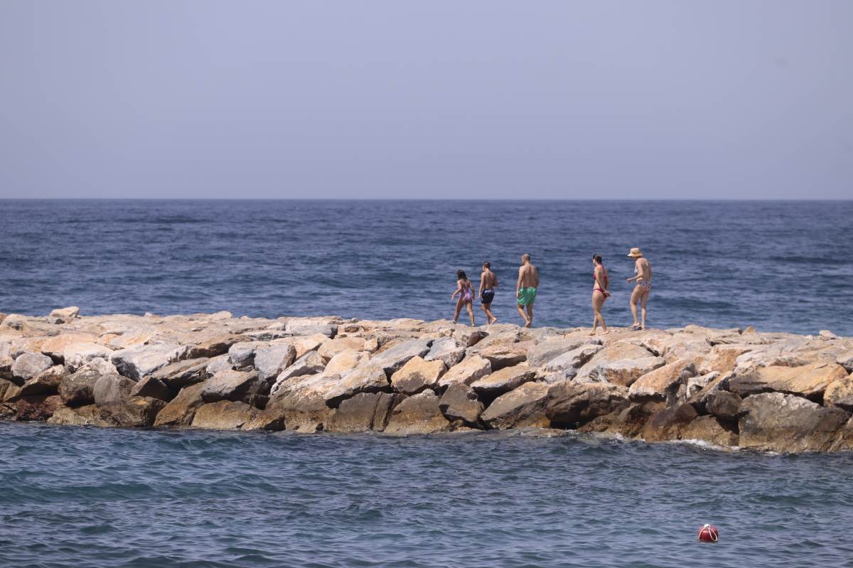 Fotos: Domingo de playa por todo lo alto en la Costa granadina