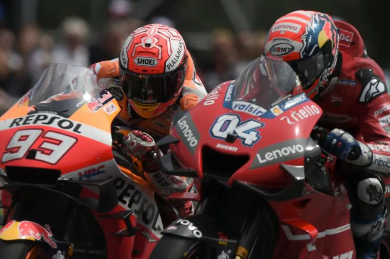 Marc Márquez (i) y Andrea Dovizioso (d) durante el GP de Austria.