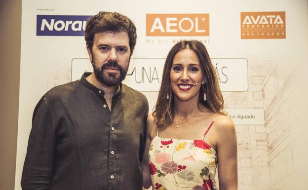 El realizador granadino junto a Adela Úcar, la protagonista, en la presentación del cortometraje. 