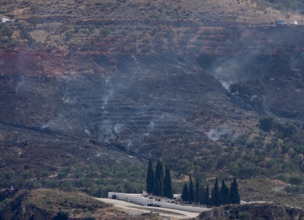 Así han actuado los dispositivos del plan Infoca en el incendio forestal de Pinos del Valle