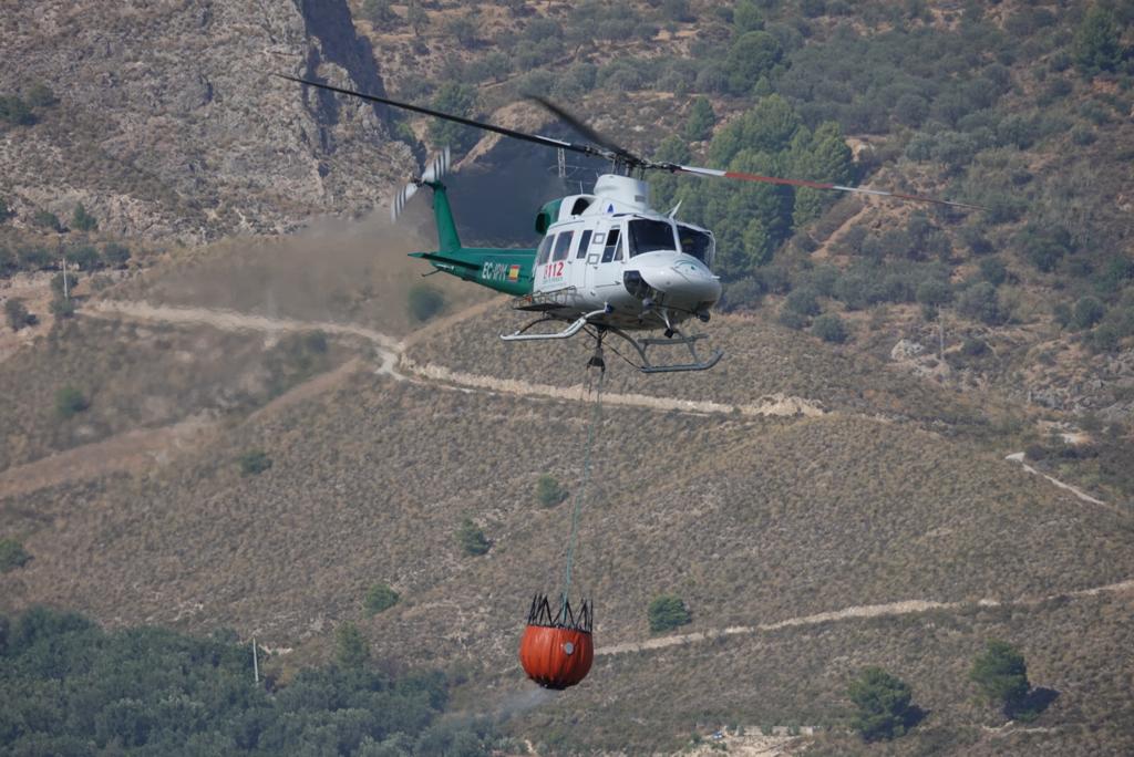Así han actuado los dispositivos del plan Infoca en el incendio forestal de Pinos del Valle