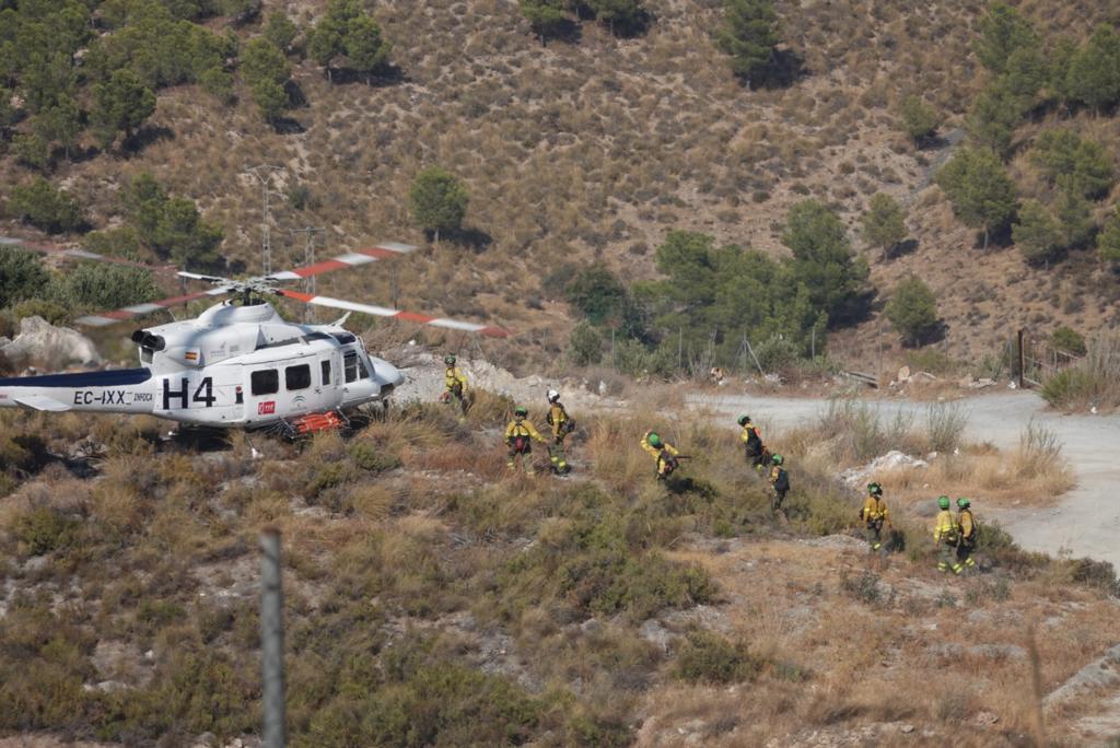 Así han actuado los dispositivos del plan Infoca en el incendio forestal de Pinos del Valle