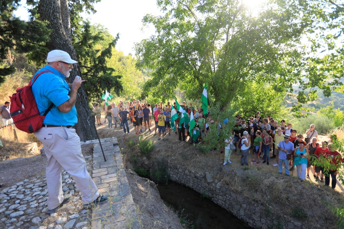 La Asociación granadina Verdad, Justicia y Reparación y el colectivo «Alfacar y Lorca, Romero y Luna» recuerdan este miércoles el 83 aniversario del asesinato de Federico García Lorca en un acto alternativo que pide proteger La Colonia y realizar «microcatas» para hallar los restos del autor de Yerma