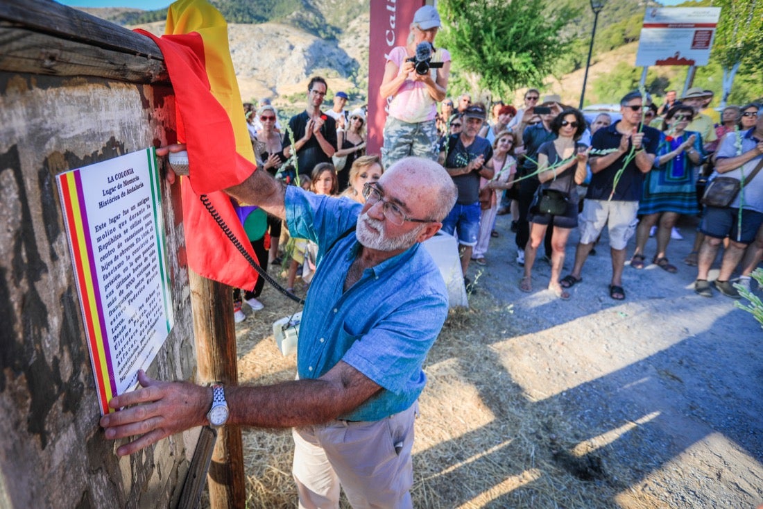 La Asociación granadina Verdad, Justicia y Reparación y el colectivo «Alfacar y Lorca, Romero y Luna» recuerdan este miércoles el 83 aniversario del asesinato de Federico García Lorca en un acto alternativo que pide proteger La Colonia y realizar «microcatas» para hallar los restos del autor de Yerma