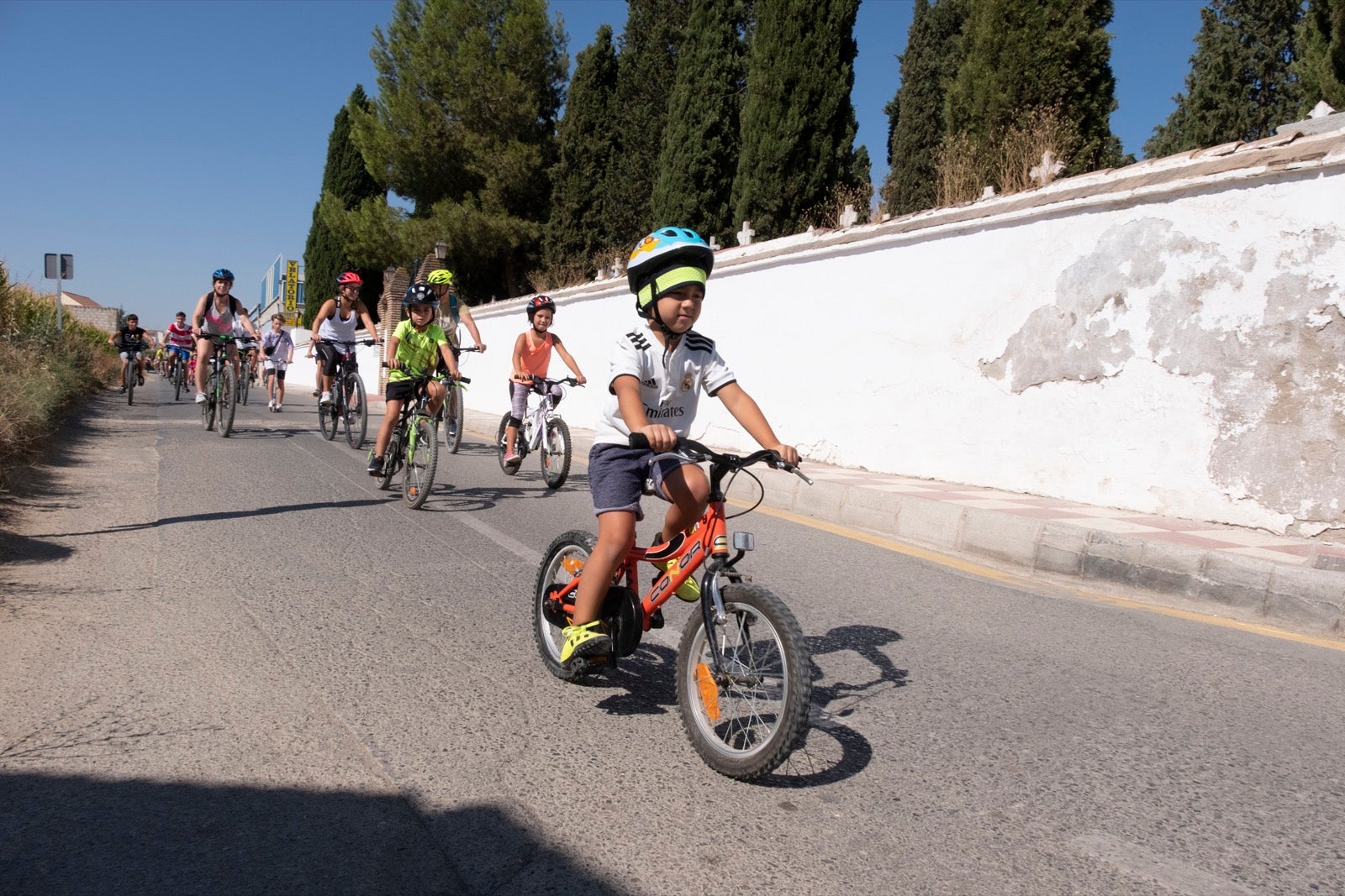 Decenas de personas de todas las edades participan en la XXVII edición del Día de la Bicicleta en Cúllar Vega