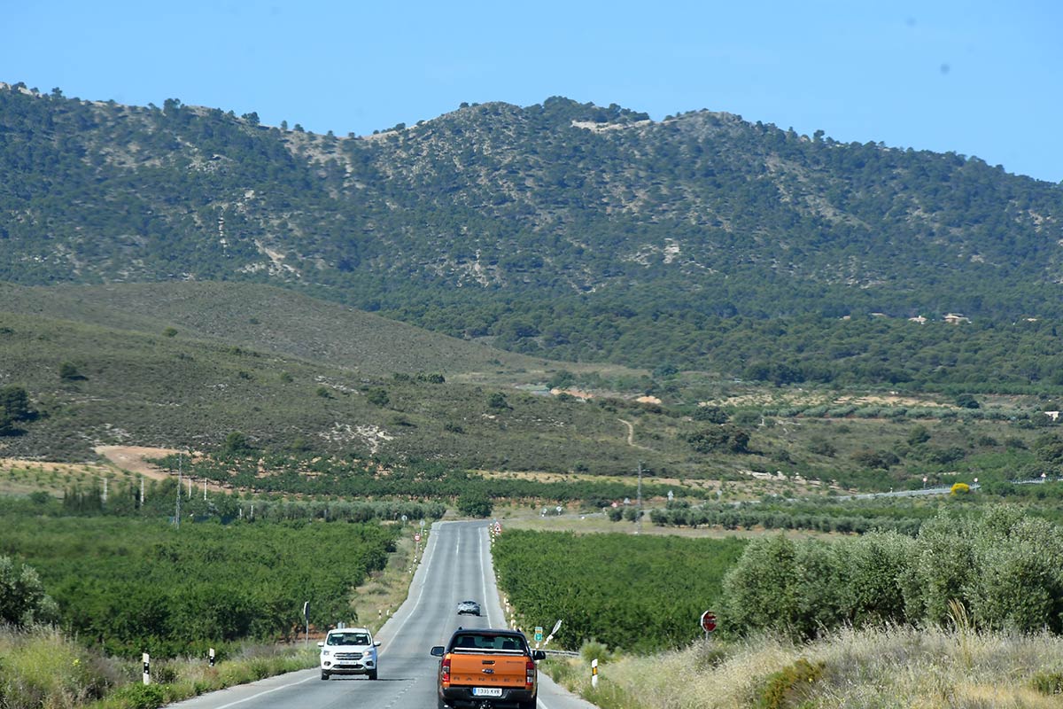 La antigua ruta de las diligencias y el tortuoso camino de Granada a la Costa en los años 60, una inmersión en tierras de paisajes quebrados que muestran múltiples ecosistemas y atesoran la historia de un territorio único 