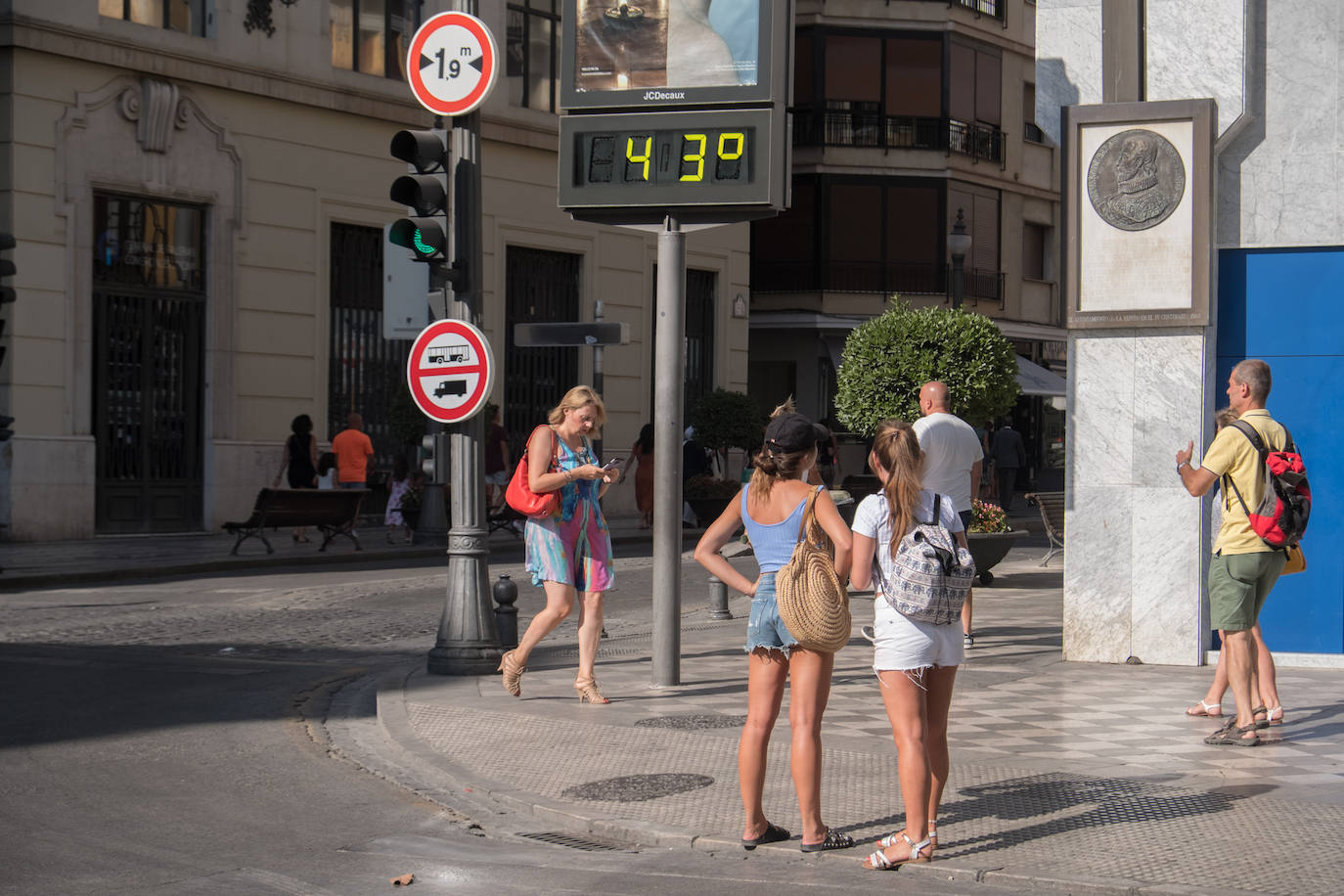 Fotos: El calor se ceba con Granada: así nos asamos en la ciudad