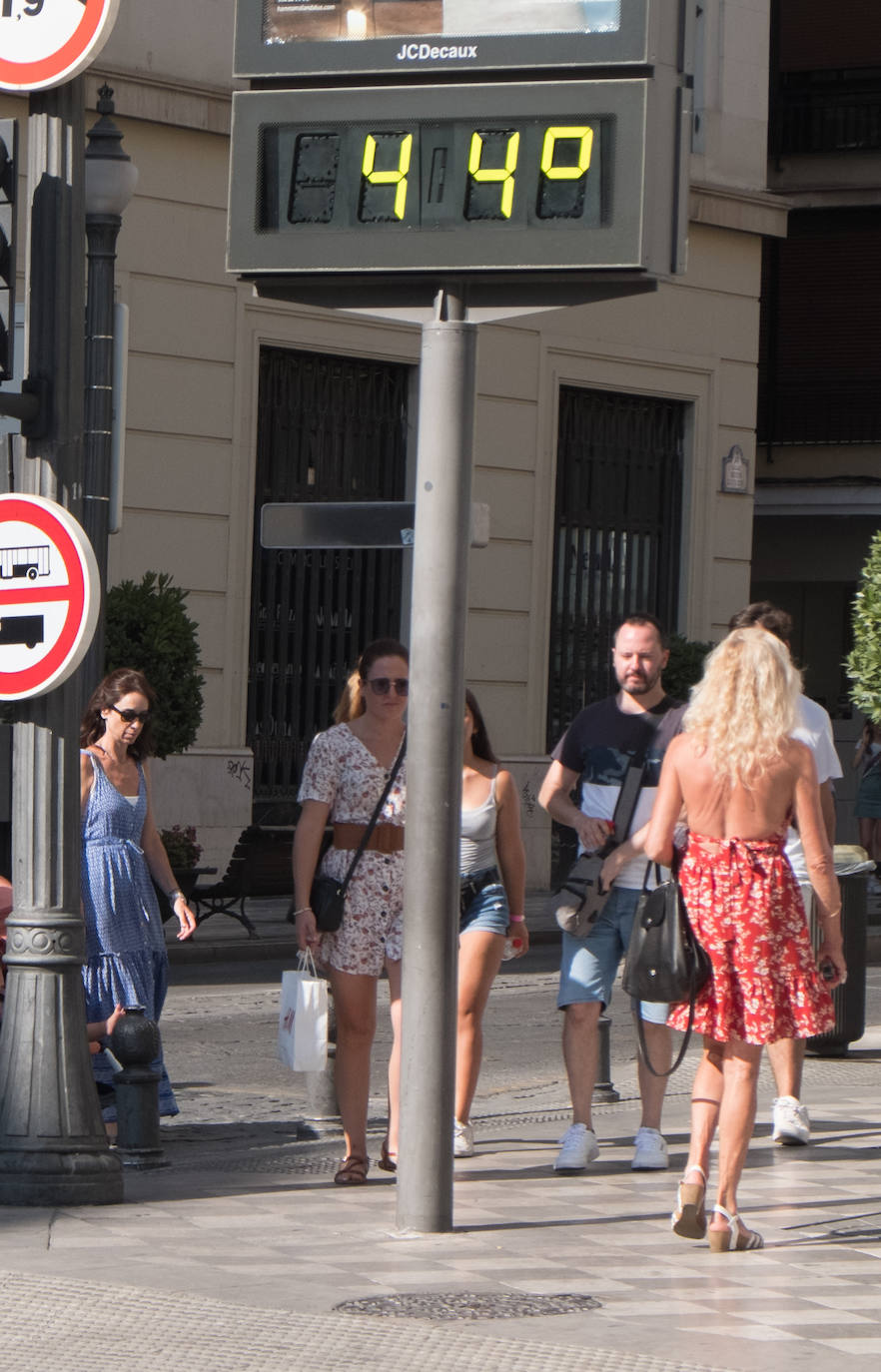 Fotos: El calor se ceba con Granada: así nos asamos en la ciudad