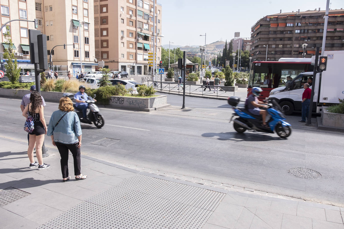 El paso en Camino de Ronda con Plaza Einstein, inexistente..